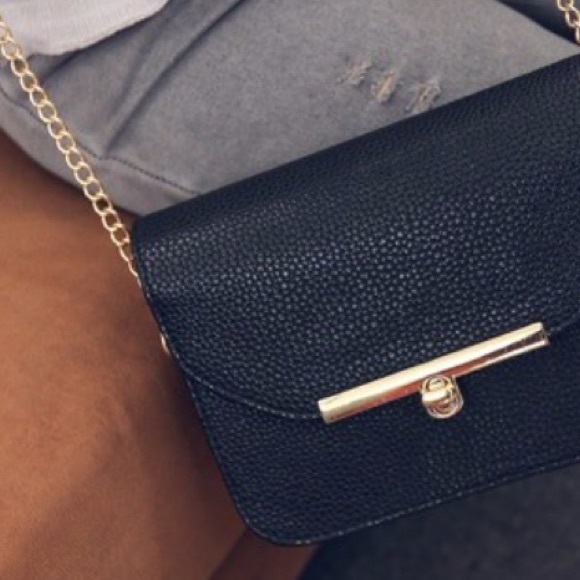 🆕 Poppy Crossbody Bag - Blk with Gold Chain - Picture 5 of 8